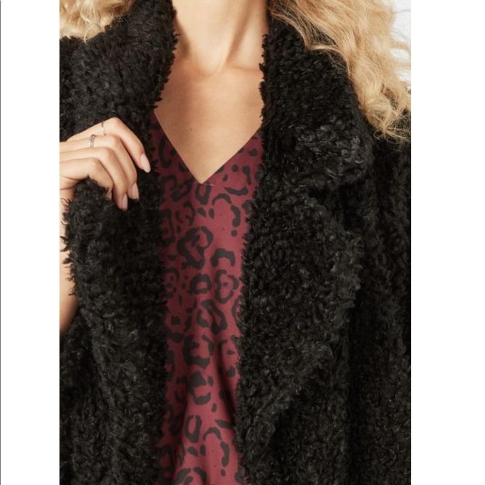 Drape Front Sherpa Coat. Size Small. - Picture 4 of 6